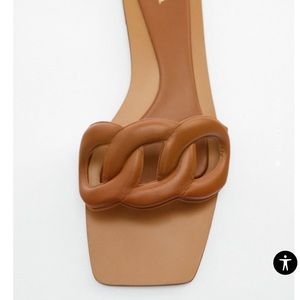 FLAT PADDED LEATHER SANDALS NWT